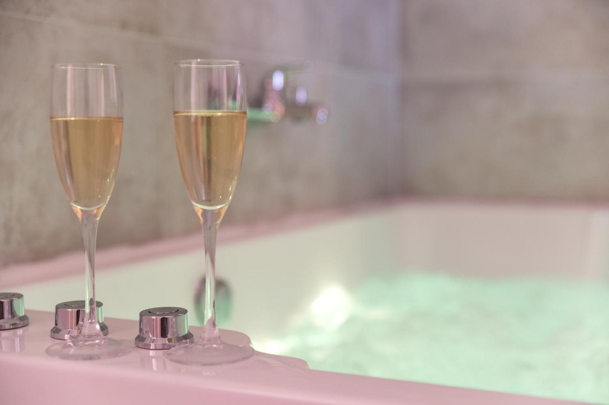 Le Fruit Defendu "Love Room" Jacuzzi Centre Ville Руан Экстерьер фото